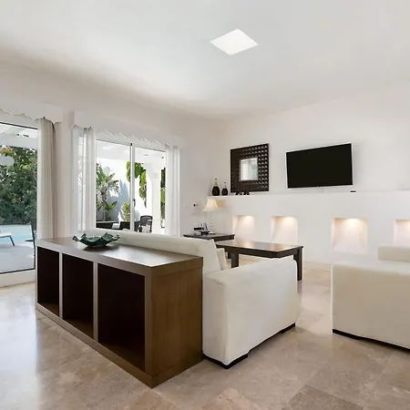 Villa 87 *